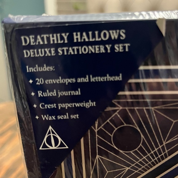 Harry Potter, Deathly Hallows Deluxe
Stationary - Picture 2 of 6
